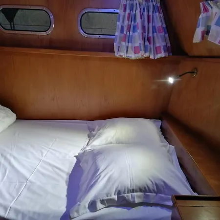 Insolite, Peniche Hollandaise Botel Cognac