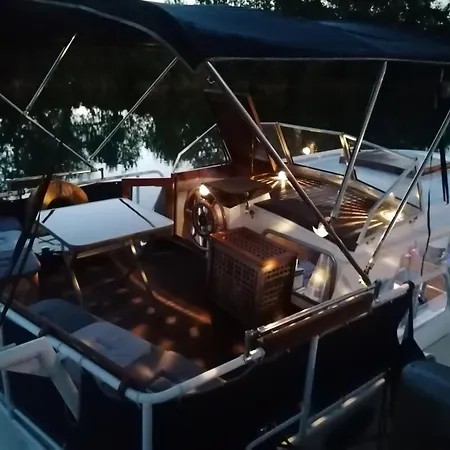 Insolite, Peniche Hollandaise Botel