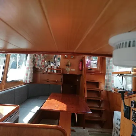 Insolite, Peniche Hollandaise Botel