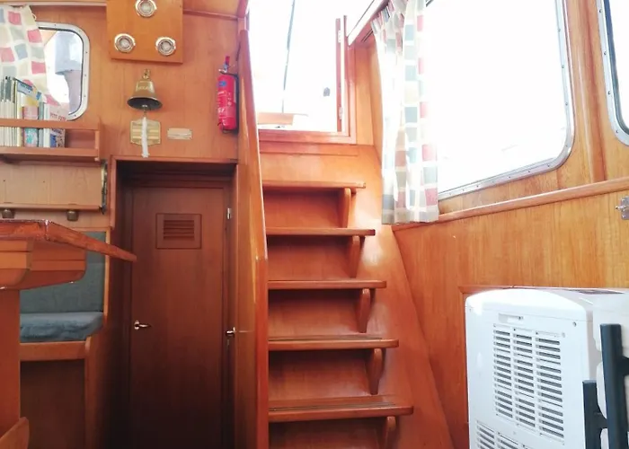 Insolite, Peniche Hollandaise Botel Cognac