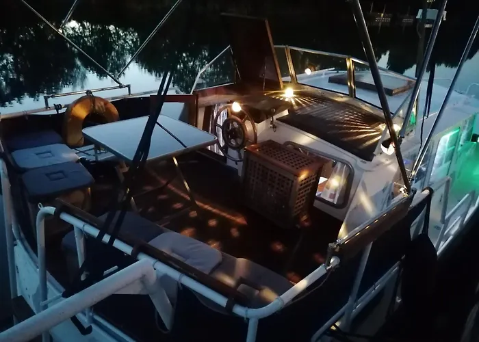 Insolite, Peniche Hollandaise Botel Cognac